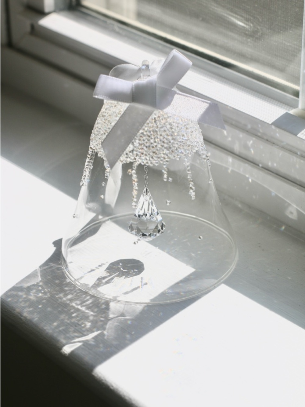 NWOT Swarovski 2017 Christmas Crystal Bell Ornament with White Ribbon